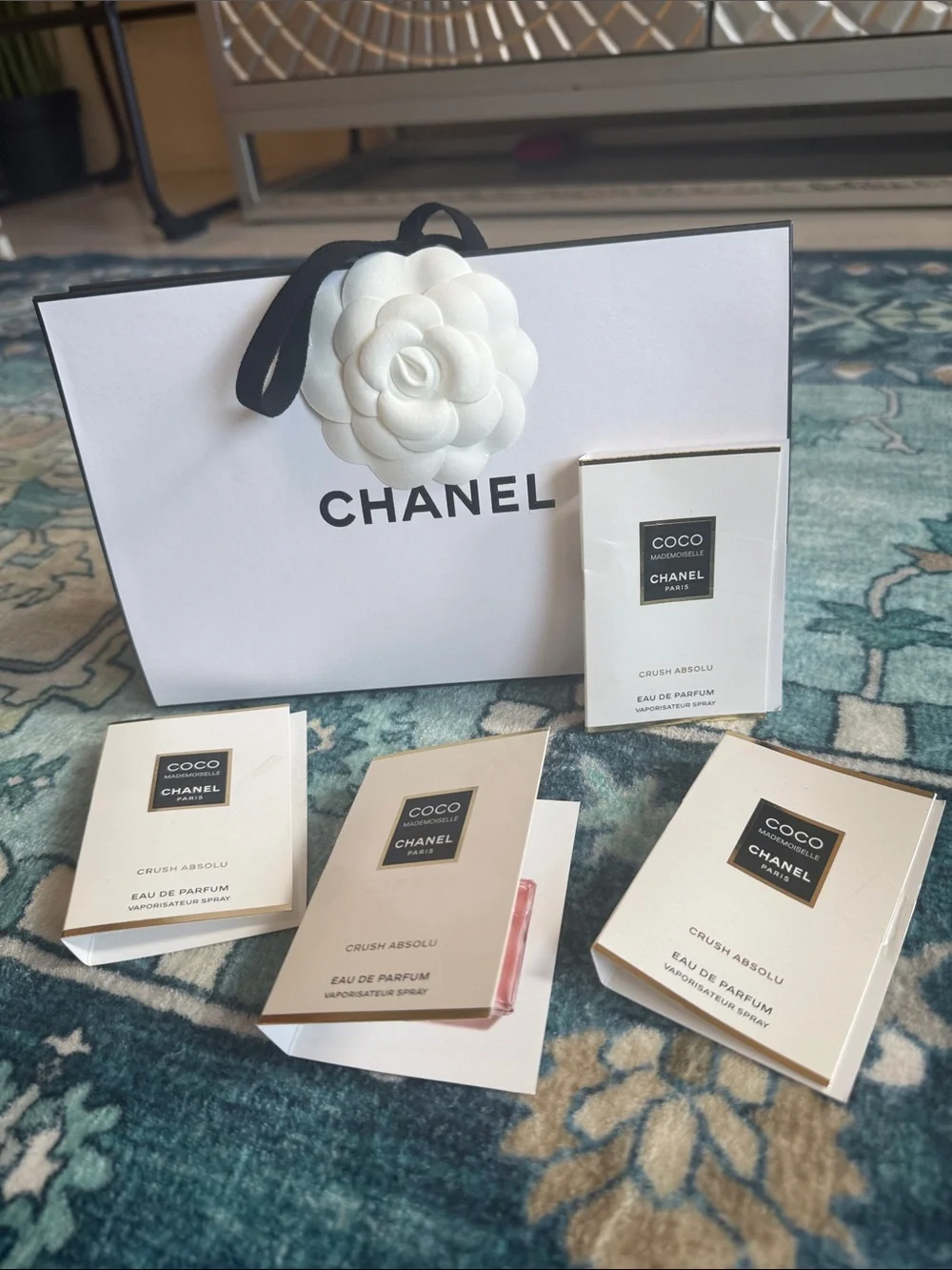 NEW CHANEL Coco Mademoiselle Absolu Trial Samples (4) with White Camellia Bag